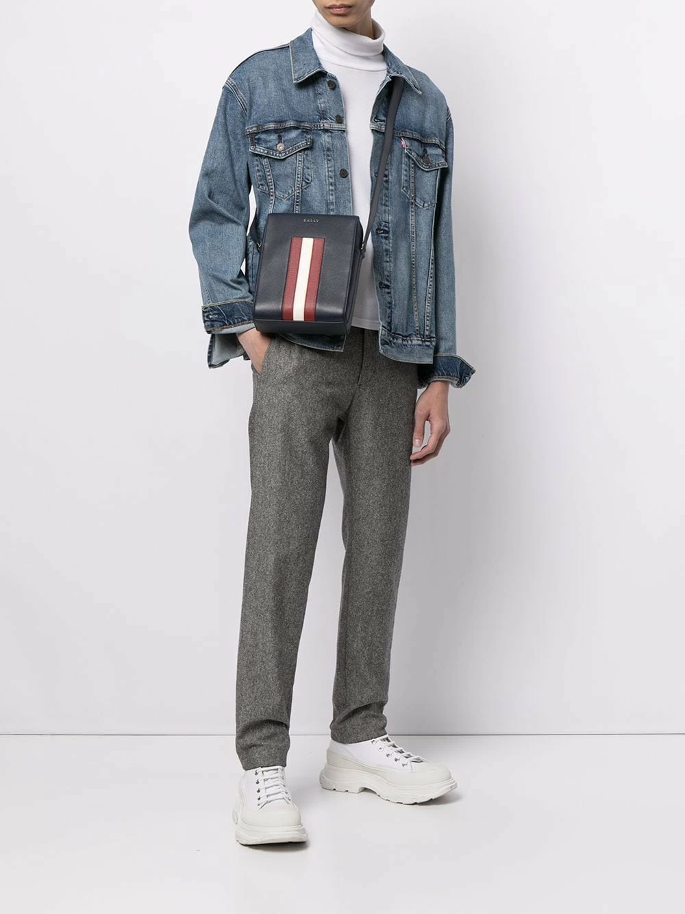 Prix Avantageux Bally Sacoche en cuir grainé à détails rayés sacoches homme 4 Bally sacoche en cuir grainé à détails rayés